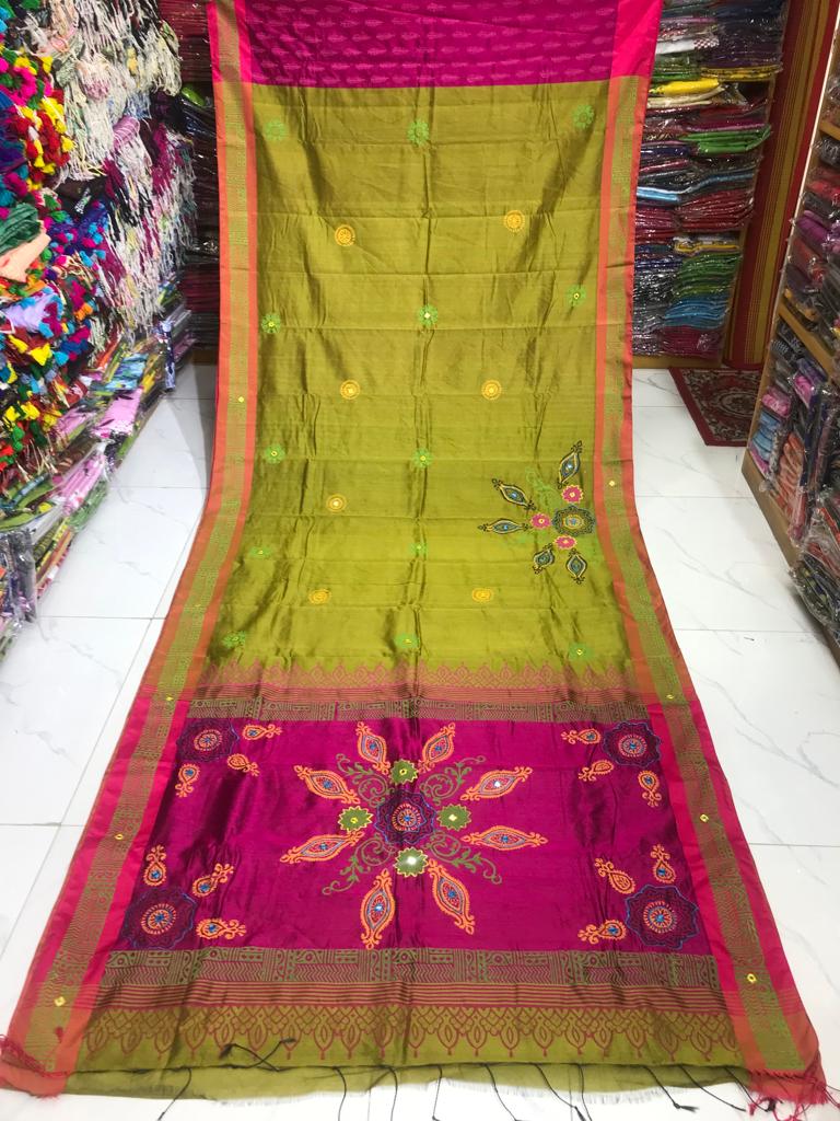 এমব্রয়ডাড়ী ধুপিয়ানসিল্ক শাড়ী