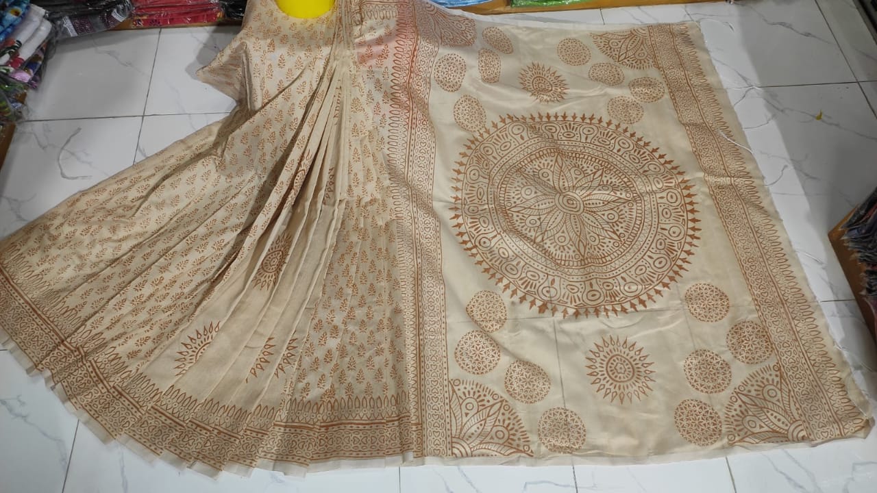 এমব্রয়ডাড়ী ধুপিয়ানসিল্ক শাড়ী ছবি 8