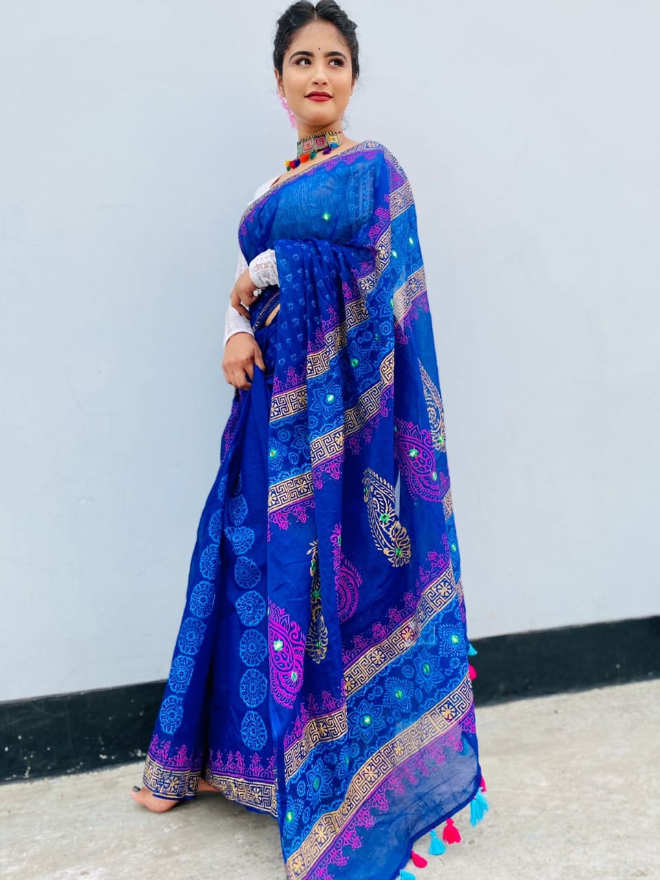 হাফ সিল্ক ব্লক প্রিন্ট শাড়ি ব্লাউজ পিস সহ ছবি 6