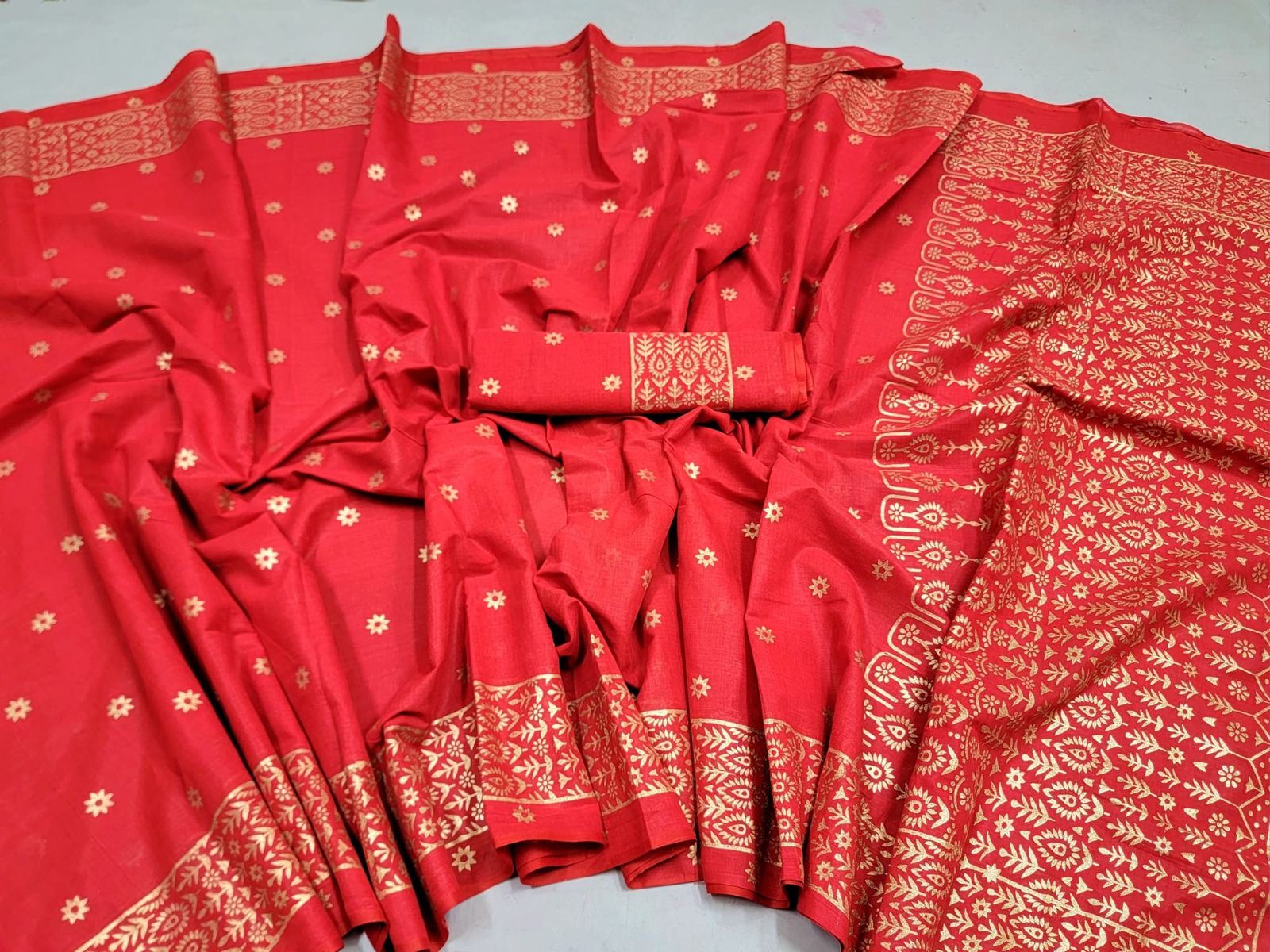 হাফসিল্ক গ্লিটার ওয়ার্ক আফসান প্রিন্ট শাড়ি ব্লাউস পিস সহ