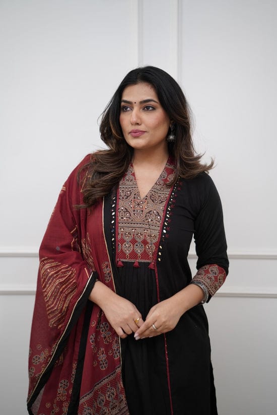 Readymade Three Piece ছবি 6