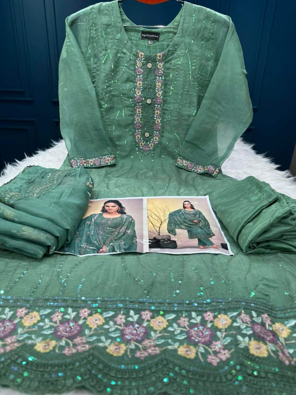 Pakistani White Gold Jorjet Three Peace ছবি 2