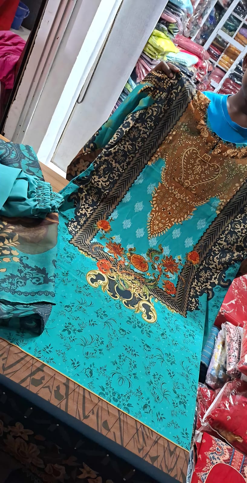 Readymade Three Piece ছবি 2