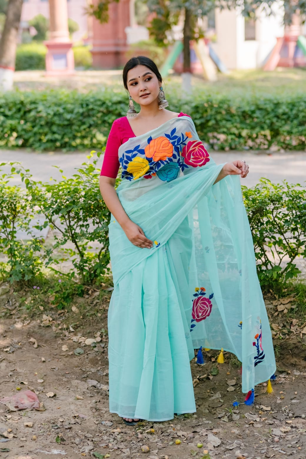 হাফ সিল্ক এমব্রয়ডারি শাড়ি। ছবি 6