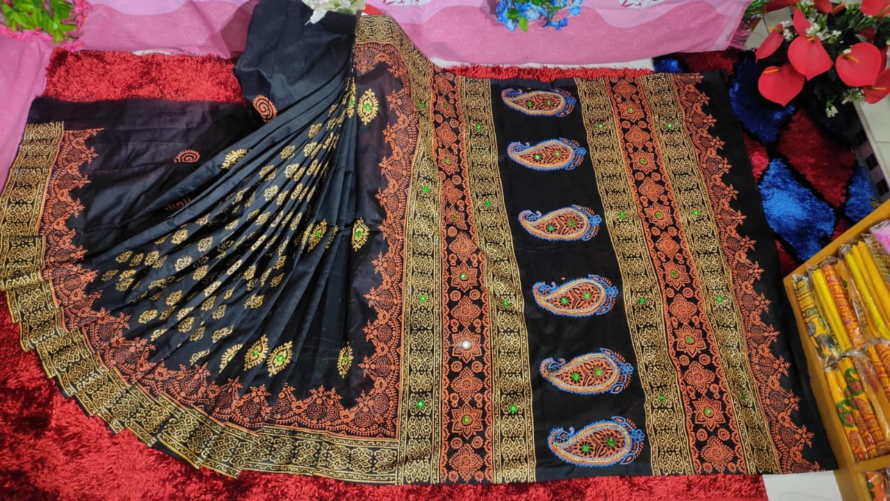 এমব্রয়ডাড়ী ধুপিয়ানসিল্ক শাড়ী ছবি 10