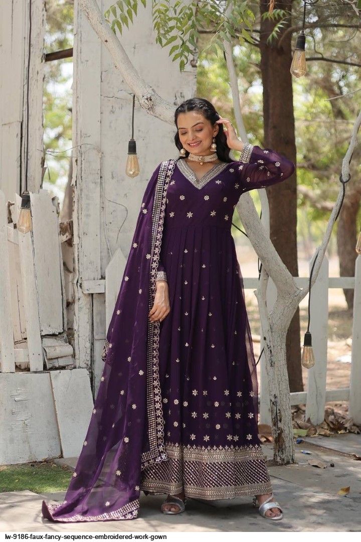 Three Piece Party Gown ছবি 4