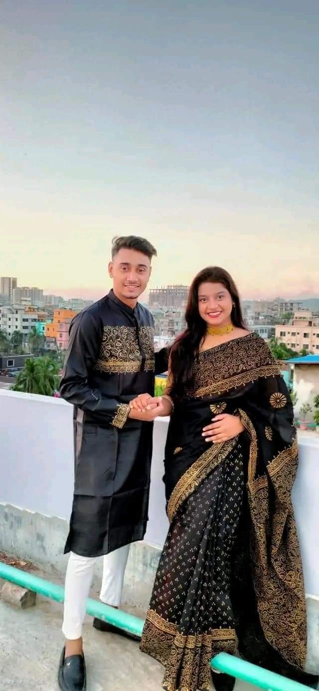 এক্সক্লুসিভ ধুপিয়ান সিল্ক শাড়ি & পাঞ্জাবি কাপল ড্রেস ছবি 4