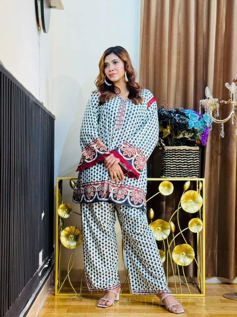 Chic and Sleek Majolica Print Co-Ord Set ছবি 5