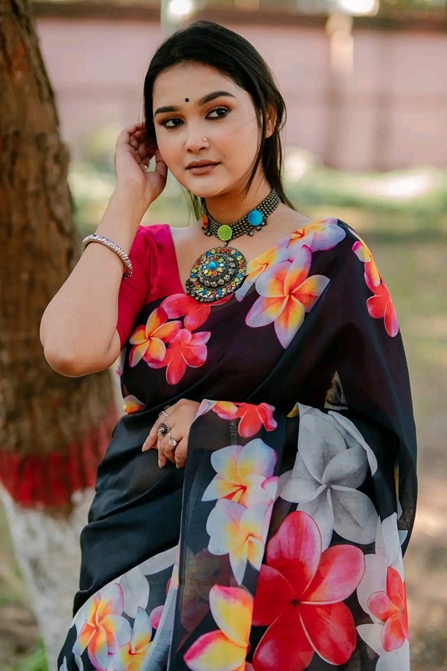 New Viral Attractive Sharee