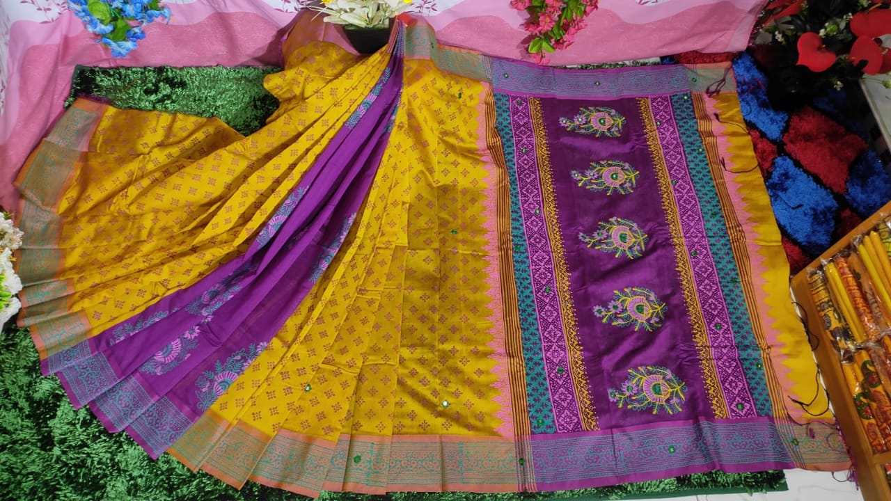 এমব্রয়ডাড়ী ধুপিয়ানসিল্ক শাড়ী ছবি 9
