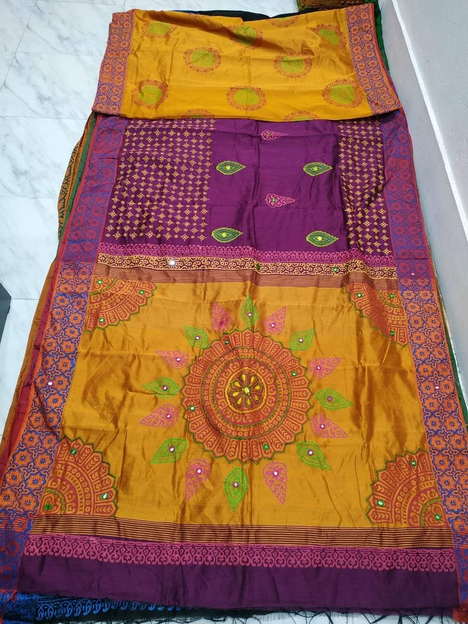 এমব্রয়ডাড়ী ধুপিয়ানসিল্ক শাড়ী ছবি 10