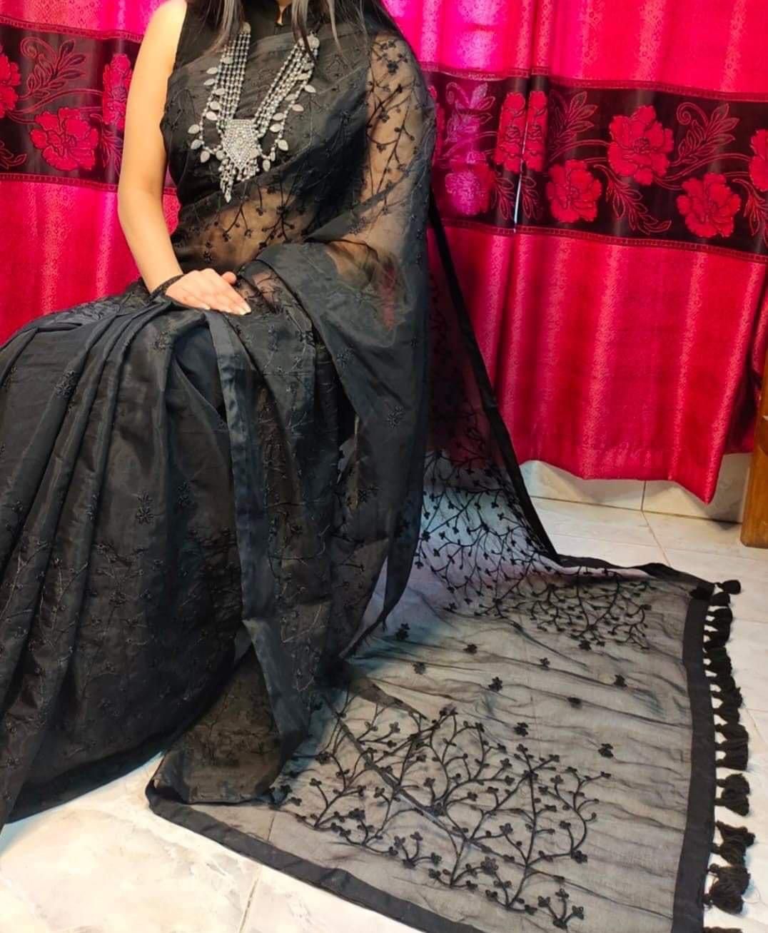 হাফসিল্ক শাড়ীতে এমব্রডারী কাজ করা