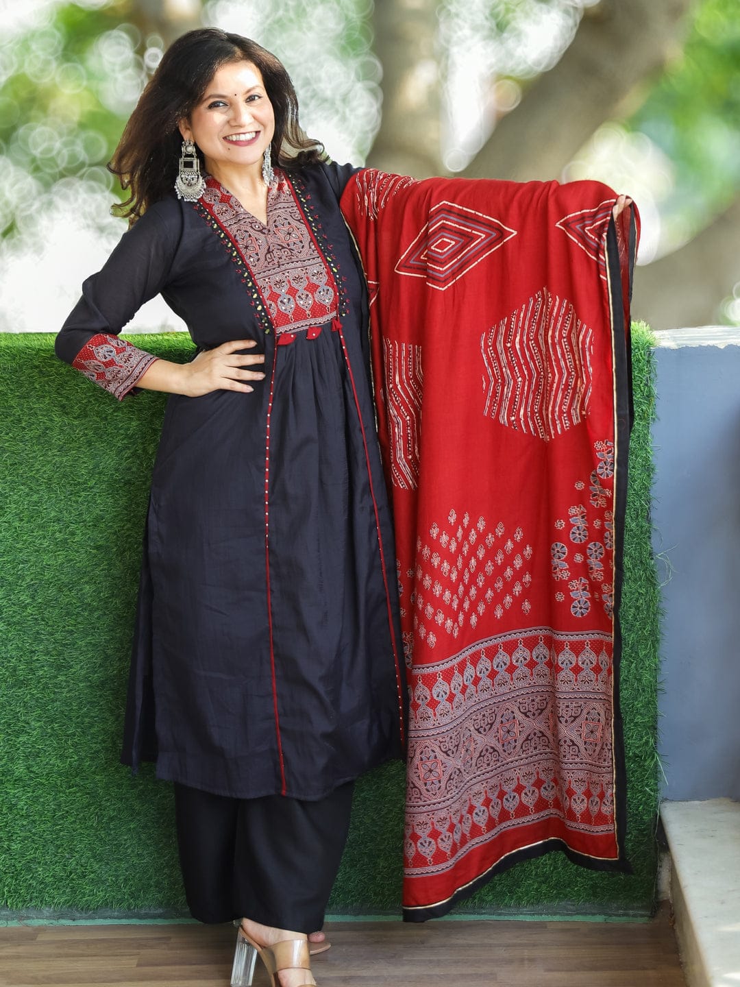 Readymade Three Piece ছবি 3