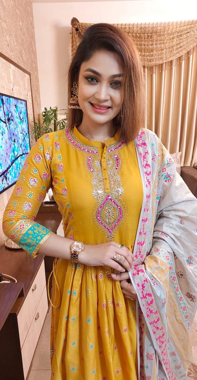 নাইরা কাট থ্রিপিস ছবি 3