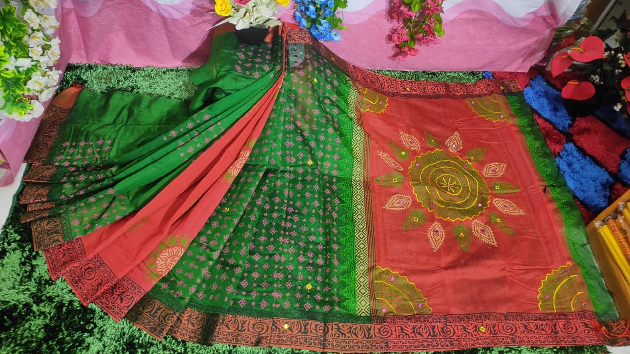 এমব্রয়ডাড়ী ধুপিয়ানসিল্ক শাড়ী