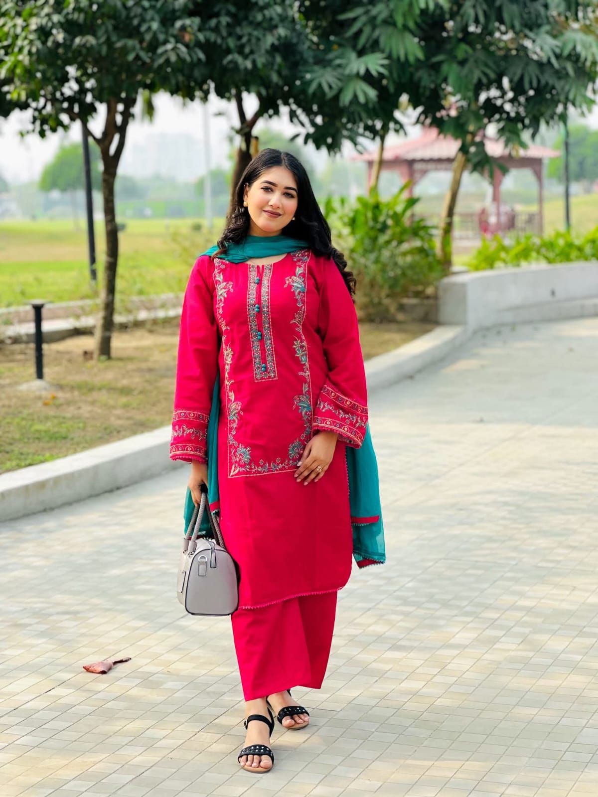 Radymade Three Piece ছবি 2