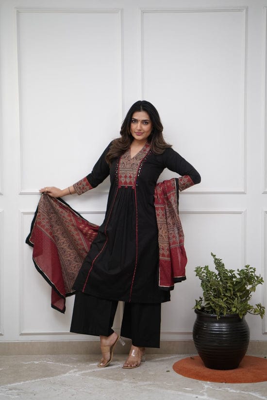 Readymade Three Piece ছবি 7