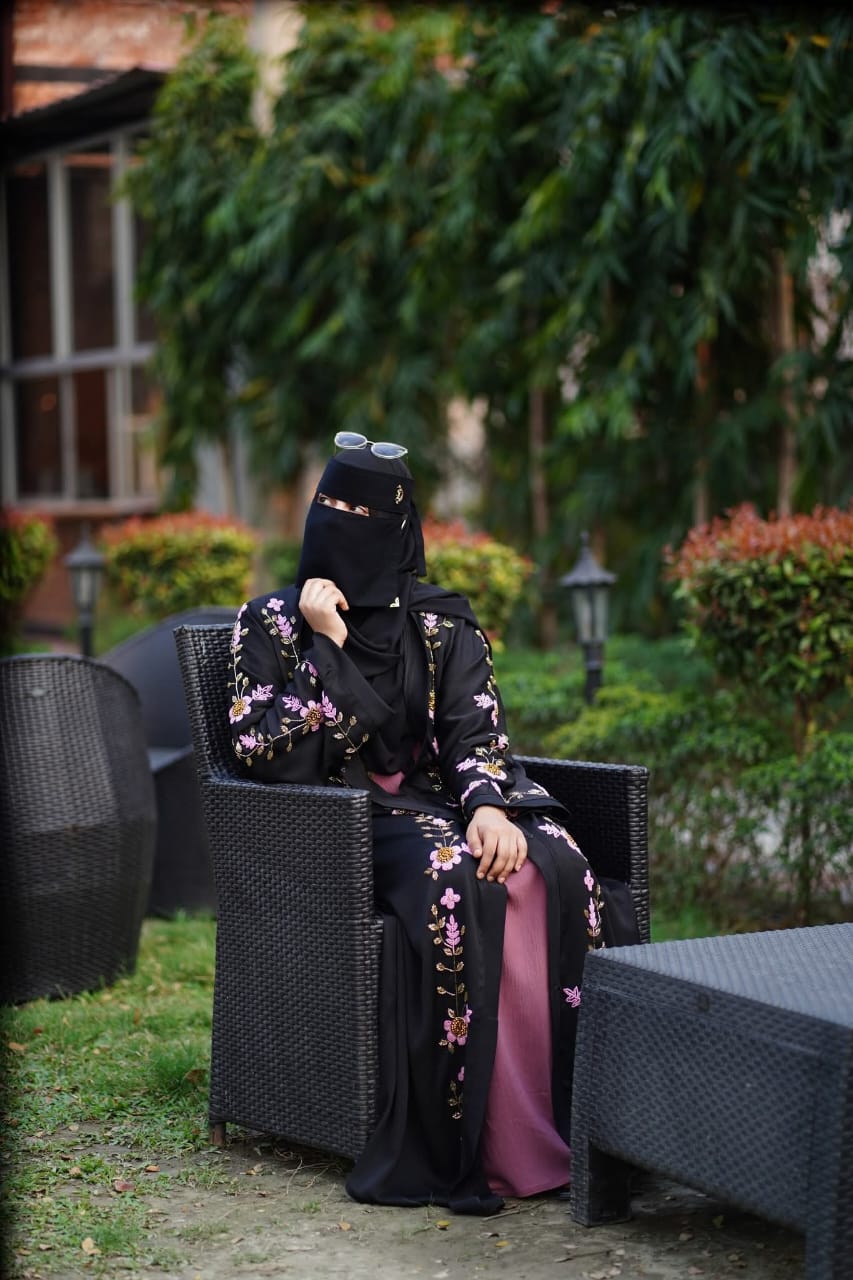 Muslima Dubai Embroidered Burqa Set ছবি 5