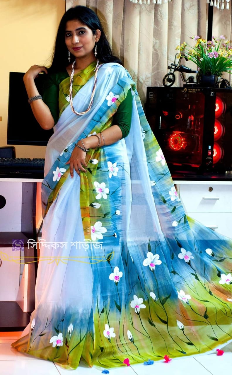 হাফসিল্ক শাড়ীতে হ্যান্ডপ্রিন্ট তুলির কাজ করা ছবি 5