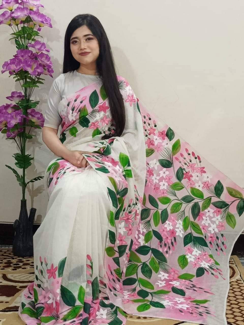 হাফসিল্ক শাড়ীতে  হ্যান্ডপ্রিন্ট তুলির কাজ করা ছবি 17