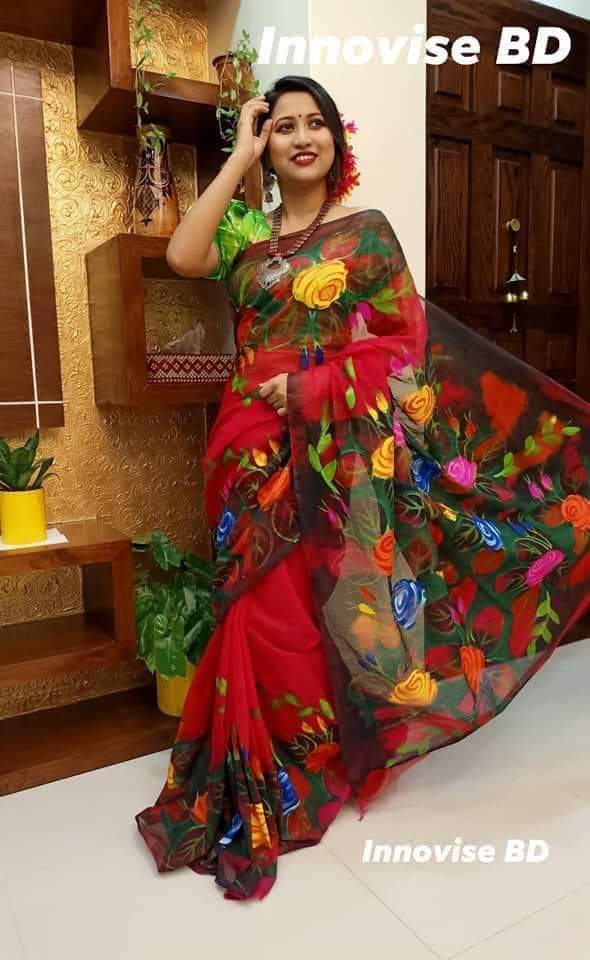 হাফসিল্ক শাড়ীতে  হ্যান্ডপ্রিন্ট তুলির কাজ করা ছবি 15