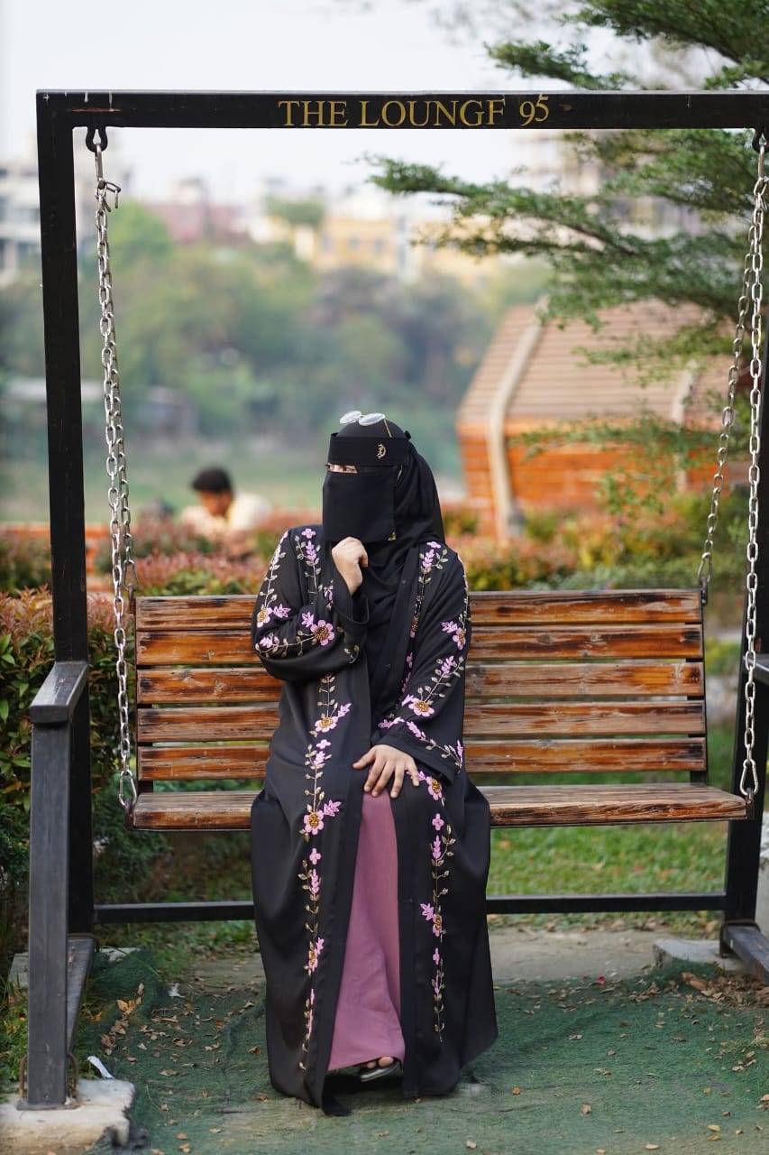 Muslima Dubai Embroidered Burqa Set ছবি 6