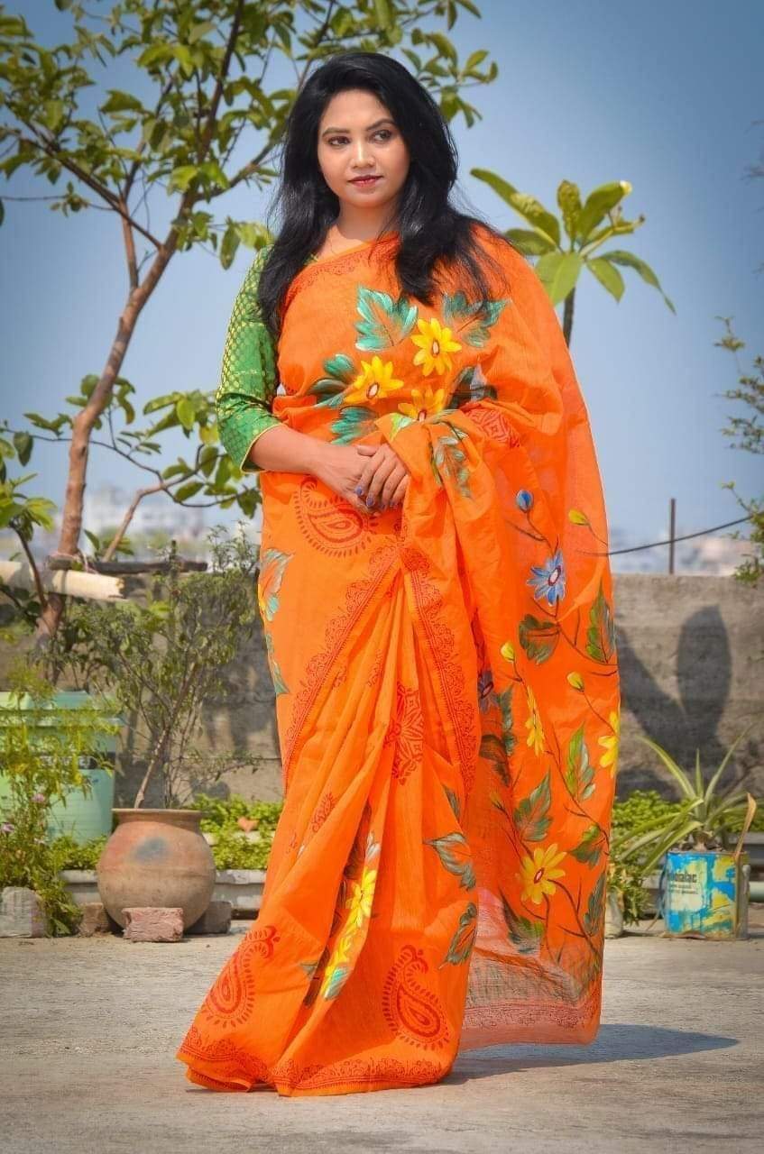 হাফসিল্ক শাড়ীতে  হ্যান্ডপ্রিন্ট তুলির কাজ করা ছবি 9