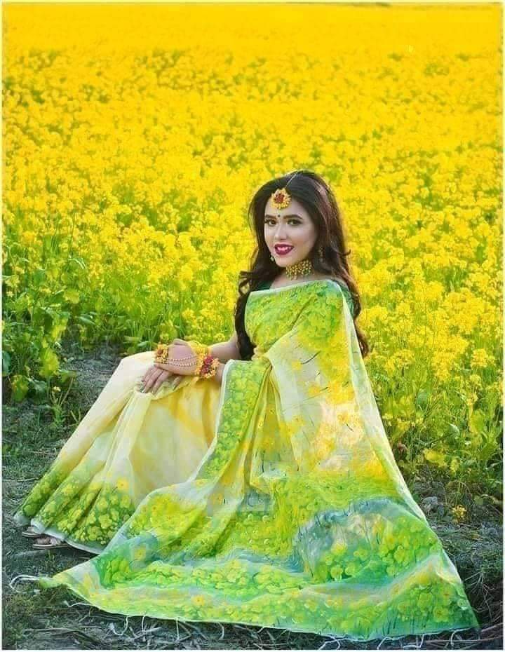 হাফসিল্ক শাড়ীতে হ্যান্ডপ্রিন্ট তুলির কাজ করা
