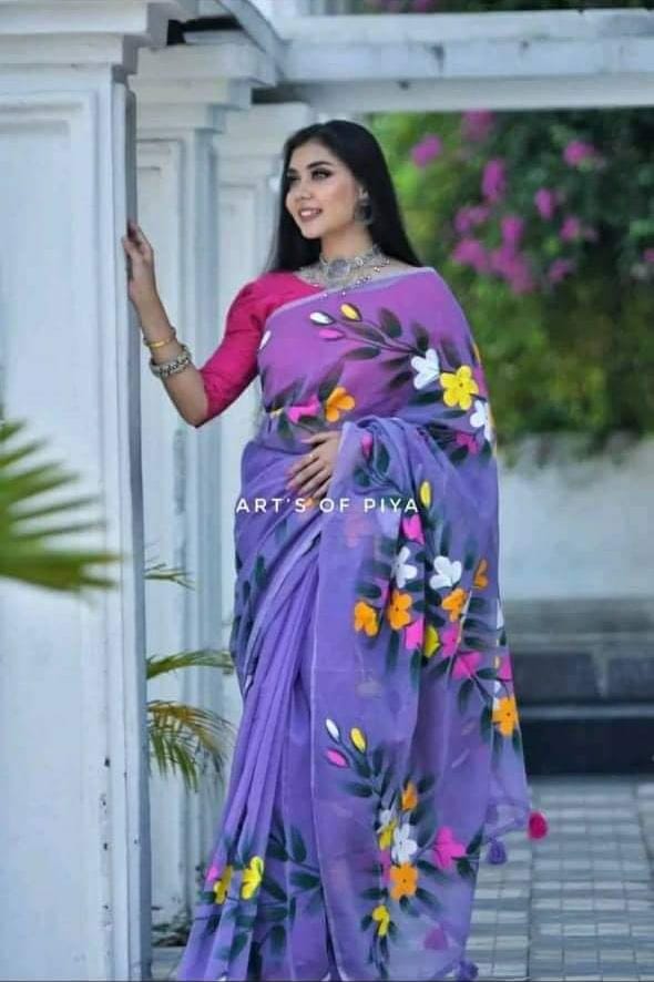 হাফসিল্ক শাড়ীতে হ্যান্ডপ্রিন্ট তুলির কাজ করা ছবি 18