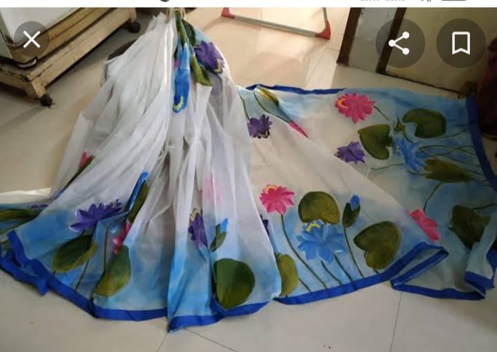 হাফসিল্ক শাড়ীতে  হ্যান্ডপ্রিন্ট তুলির কাজ করা