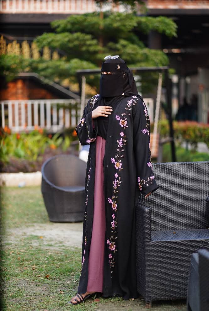 Muslima Dubai Embroidered Burqa Set ছবি 4