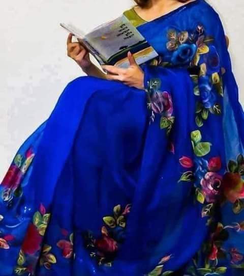 হাফসিল্ক শাড়ীতে  হ্যান্ডপ্রিন্ট তুলির কাজ করা