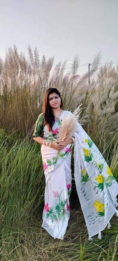 হাফসিল্ক শাড়ীতে  হ্যান্ডপ্রিন্ট তুলির কাজ করা