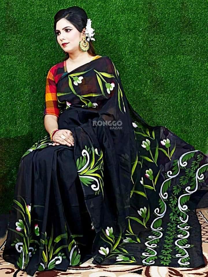 হাফসিল্ক শাড়ীতে  হ্যান্ডপ্রিন্ট তুলির কাজ করা