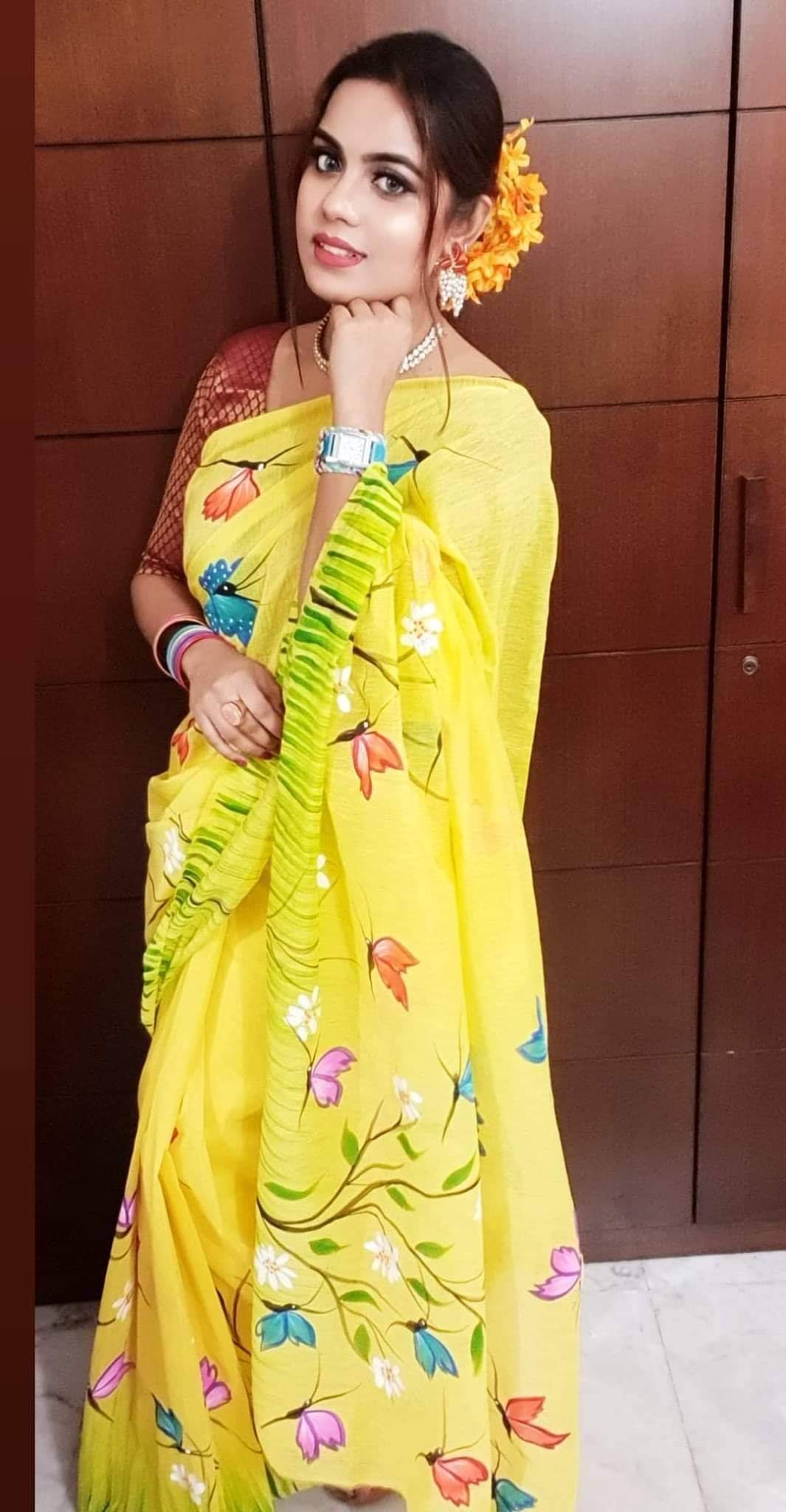 হাফসিল্ক শাড়ীতে  হ্যান্ডপ্রিন্ট তুলির কাজ করা