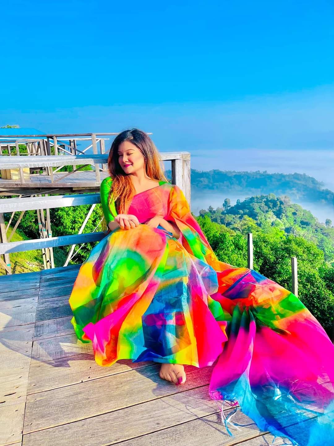 হাফসিল্ক শাড়ীতে হ্যান্ডপ্রিন্ট তুলির কাজ করা ছবি 15