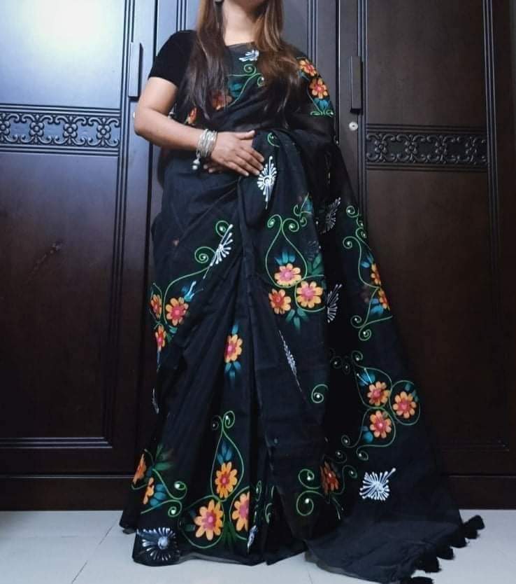 হাফসিল্ক শাড়ীতে হ্যান্ডপ্রিন্ট তুলির কাজ করা ছবি 9