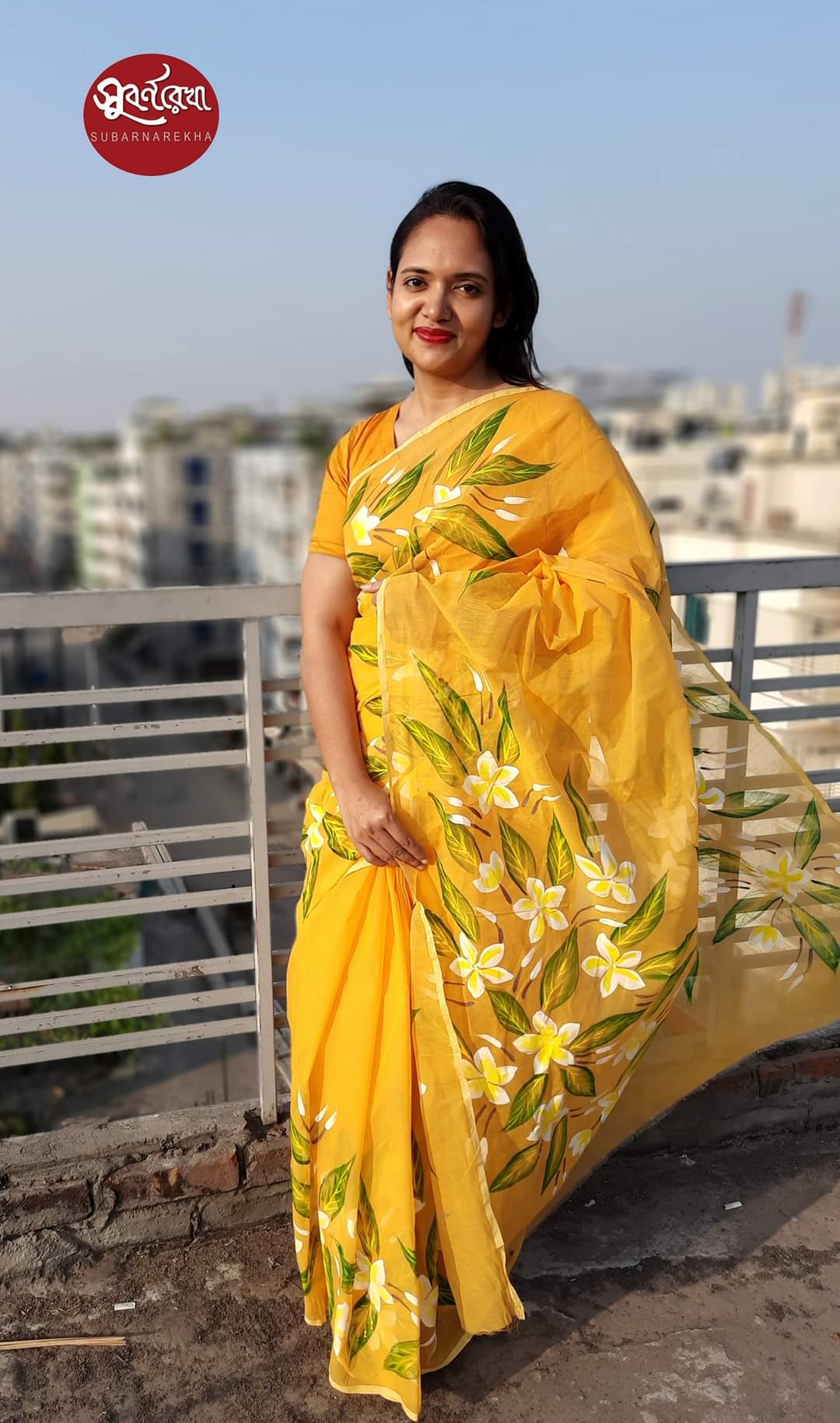 হাফসিল্ক শাড়ীতে হ্যান্ডপ্রিন্ট তুলির কাজ করা ছবি 8