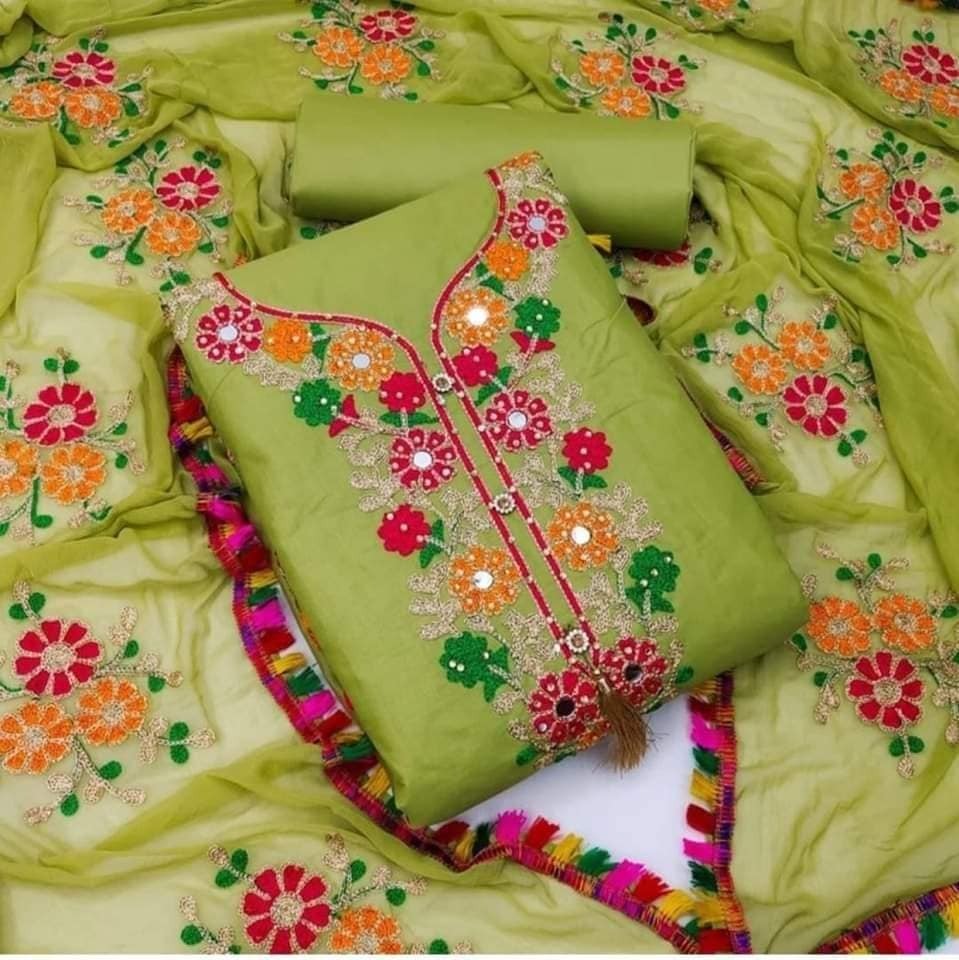 কাশ্মীরী আড়ি এম্ব্রডারী থ্রি-পিচ।