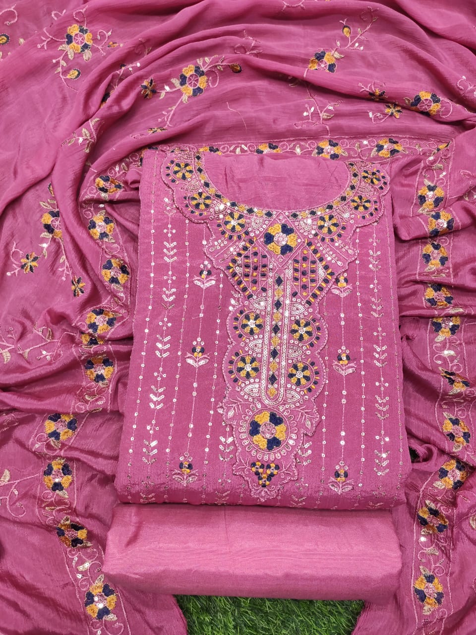 Premium Unstitched Three Piece ছবি 4