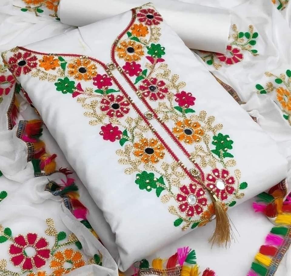 কাশ্মীরী আড়ি এম্ব্রডারী থ্রি-পিচ।
